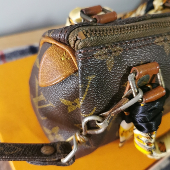 (Sold)100% Authentic LV Mini  Monogram Crossbody Bag - Picture 2 of 16